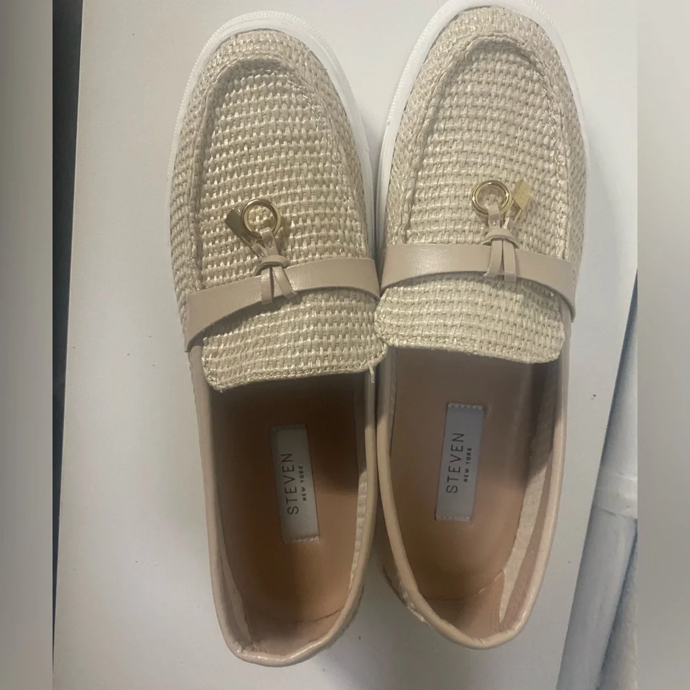 Steven New York Kiana tan 1” platform loafer with woven design size 7 - Picture 2 of 8